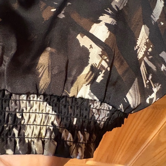 Covington blouse with a black, white, and gray abstract pattern women’s size L - Picture 5 of 11